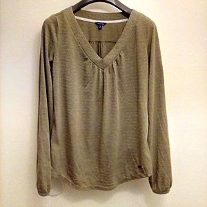 V neck long sleeve top